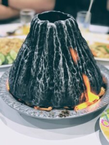 ナコンパトゥム名物 写真に映える火山エビ クン・オップ・プー・カオ・ファイ