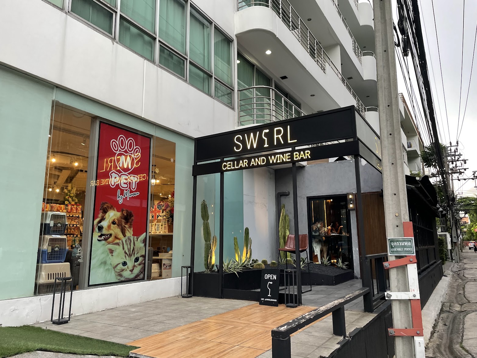 【ワインショップ】豊富な品揃え Swirl Cellar and Wine Bar のらねこブログ